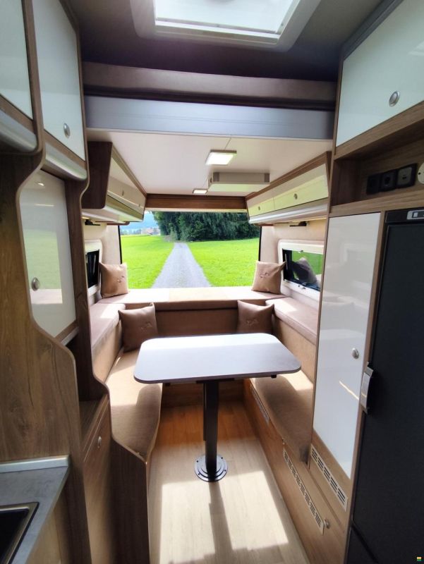 Megamobil Mega Lounge 640 Peugeot 180 PS