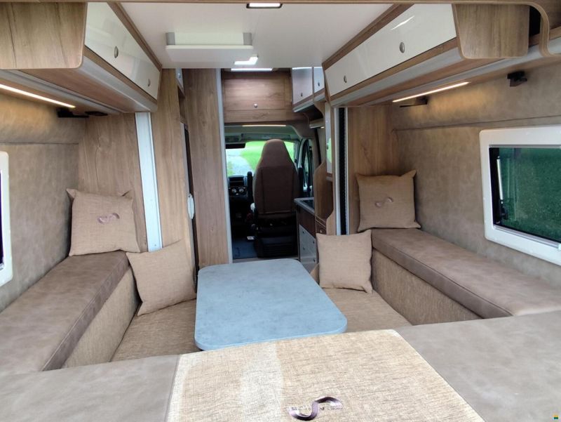 Megamobil Mega Lounge 640 Peugeot 180 PS