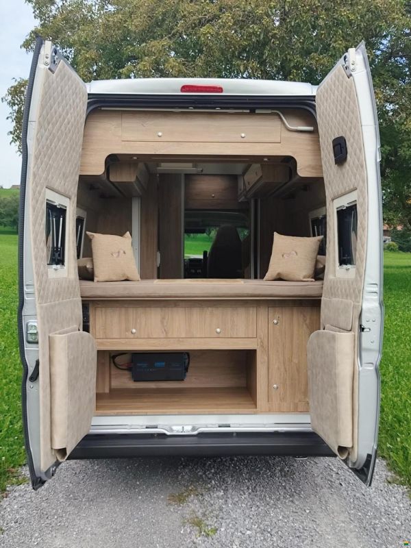 Megamobil Mega Lounge 640 Peugeot 180 PS