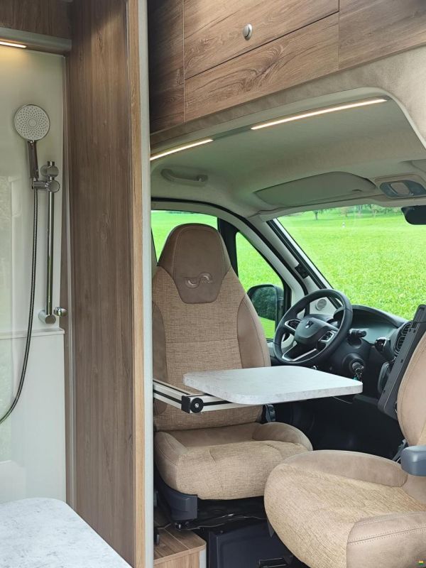 Megamobil Mega Lounge 640 Peugeot 180 PS