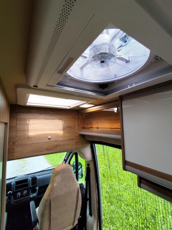 Megamobil Mega Lounge 640 Peugeot 180 PS