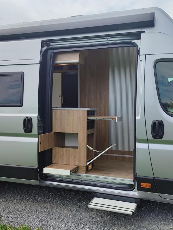 Megamobil Mega Lounge 640 Peugeot 180 PS