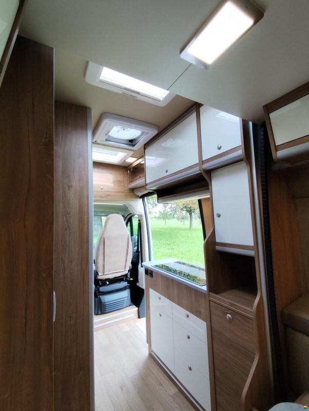 Megamobil Mega Lounge 640 Peugeot 180 PS