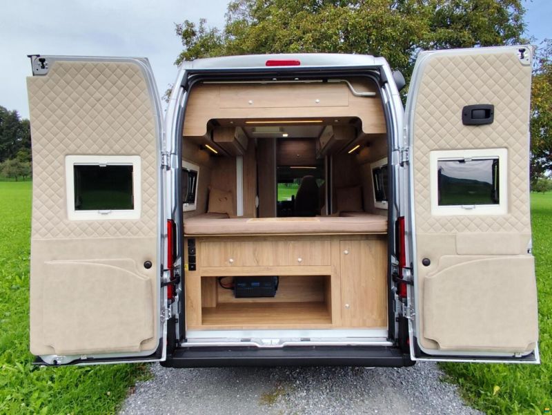 Megamobil Mega Lounge 640 Peugeot 180 PS