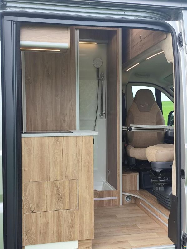 Megamobil Mega Lounge 640 Peugeot 180 PS