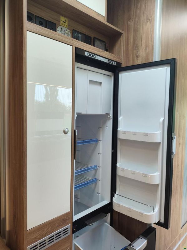 Megamobil Mega Lounge 640 Peugeot 180 PS