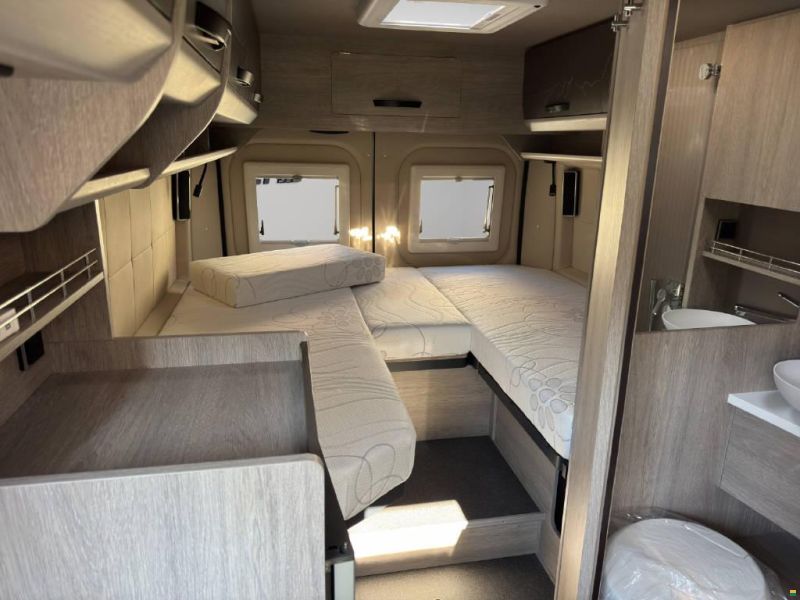 Bravia Mobil Swan 636 Swiss Edition