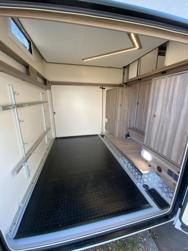 Roller Team Kronos 290 M, Ford 2.0TDCi 165PS Automat