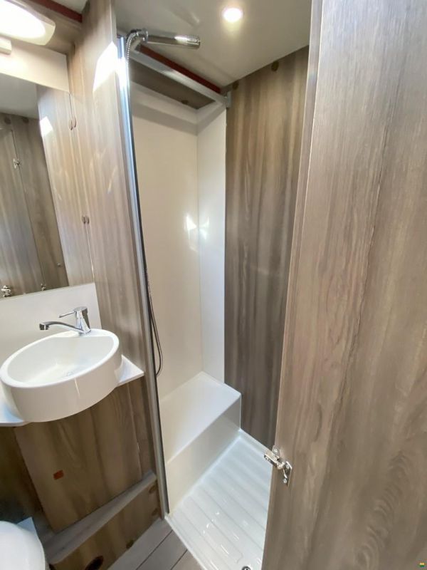 Roller Team Kronos 290 M, Ford 2.0TDCi 165PS Automat