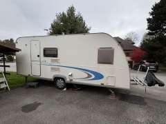 B&uuml;rstner Premio 485 tk Caravan