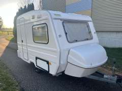 Niewiadow N126 -nun mit Vorzelt Wohnwagen