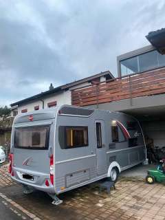 B&uuml;rstner Averso Plus 5105 Caravane