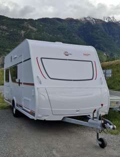 B&uuml;rstner Premio 440 TK Caravane