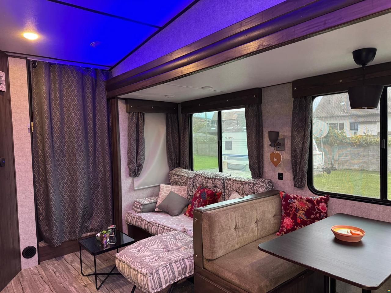 Forest River Artic Wolf