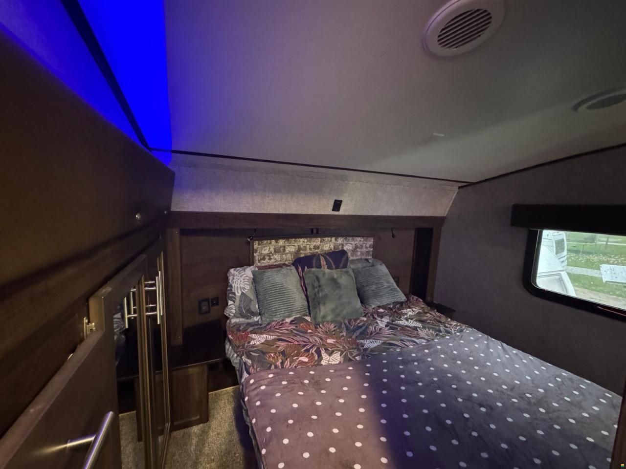 Forest River Artic Wolf