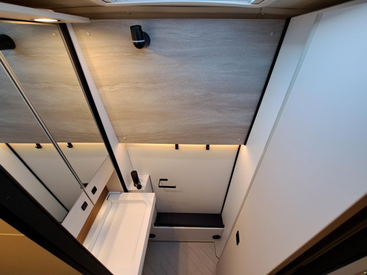 B&uuml;rstner Habition HMX 6.0