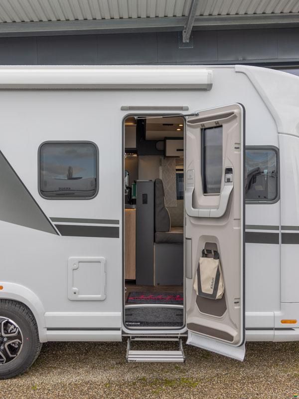 Knaus Live Wave 700 MEG Platinum Selection