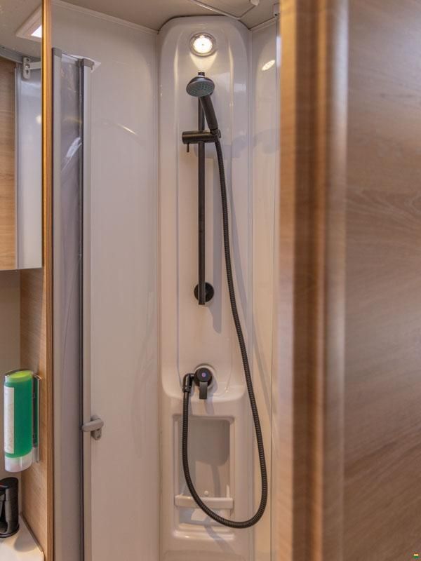 Knaus Live Wave 700 MEG Platinum Selection