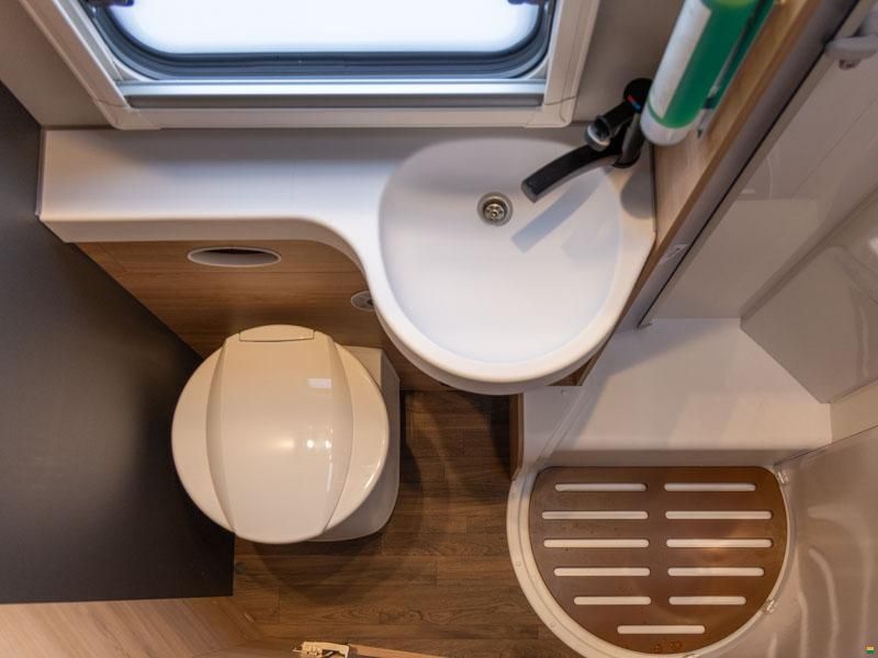 Knaus Live Wave 700 MEG Platinum Selection