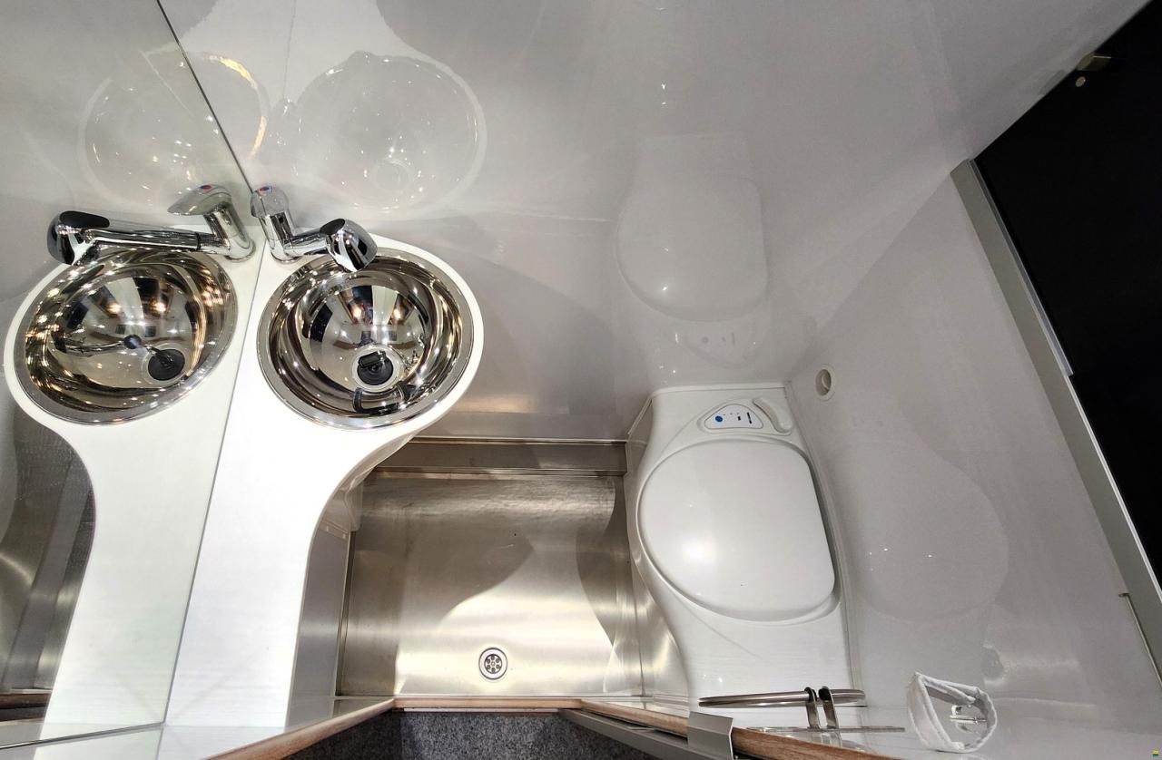 Bunkervan Memphis 599 180PS 9-Gang Aut.