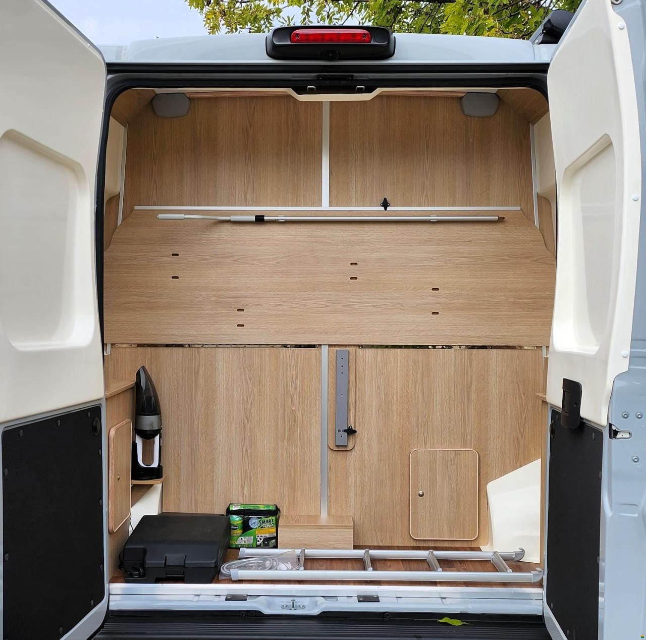 Bunkervan Memphis 599 180PS 9-Gang Aut.