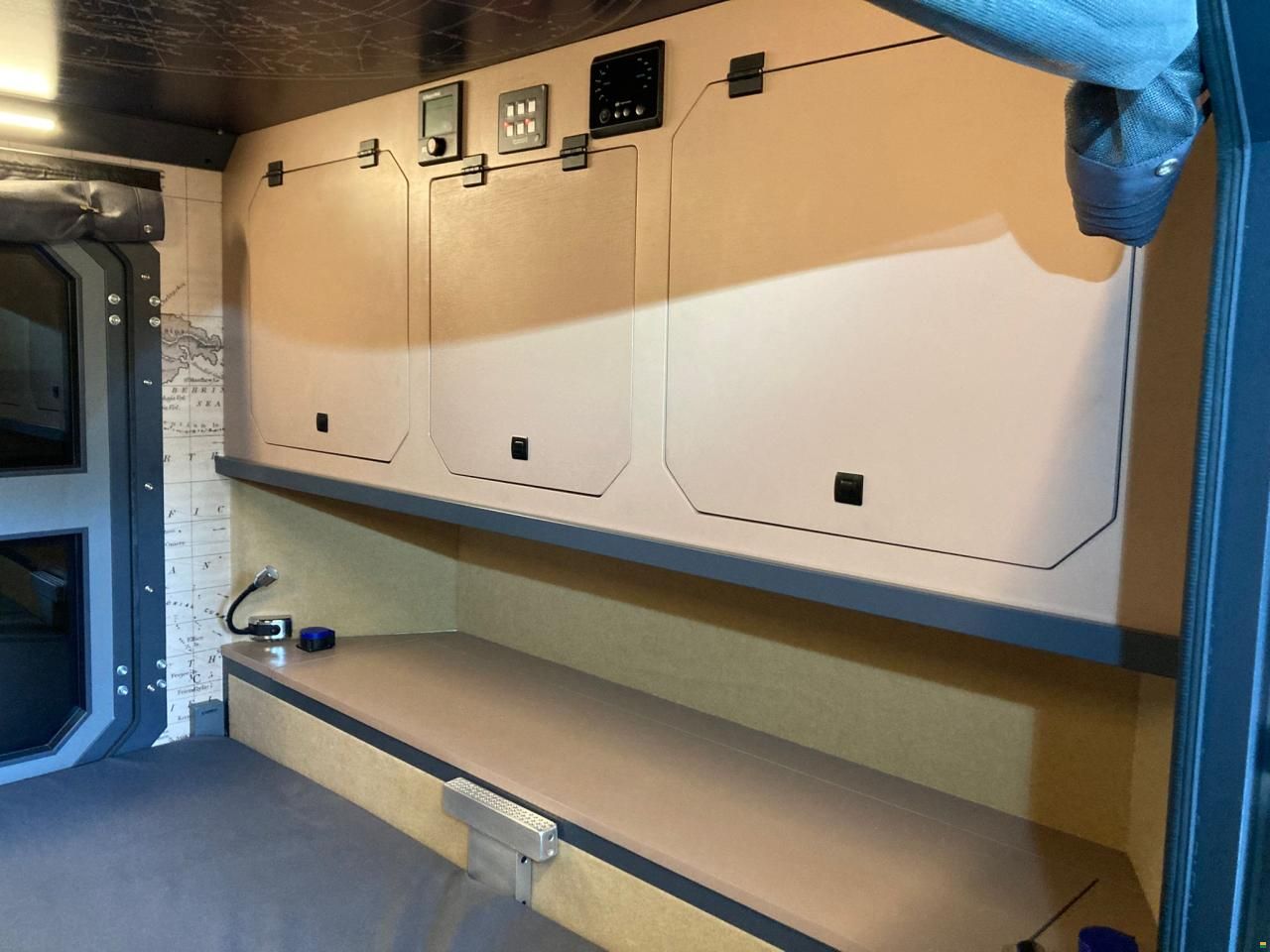 Iron Yak Off-Road mit Hartschaledachzelt