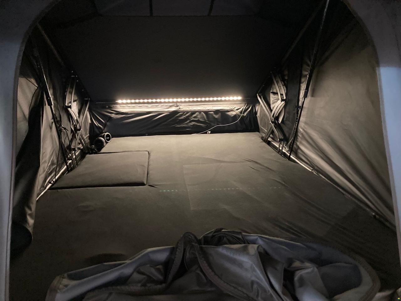 Iron Yak Off-Road mit Hartschaledachzelt