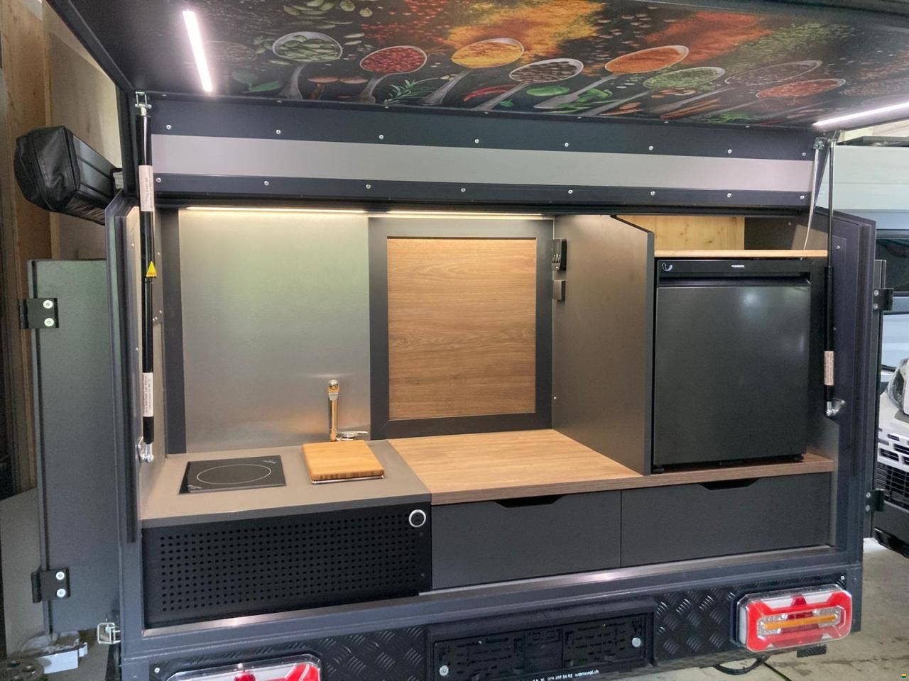 Iron Yak Off-Road mit Hartschaledachzelt