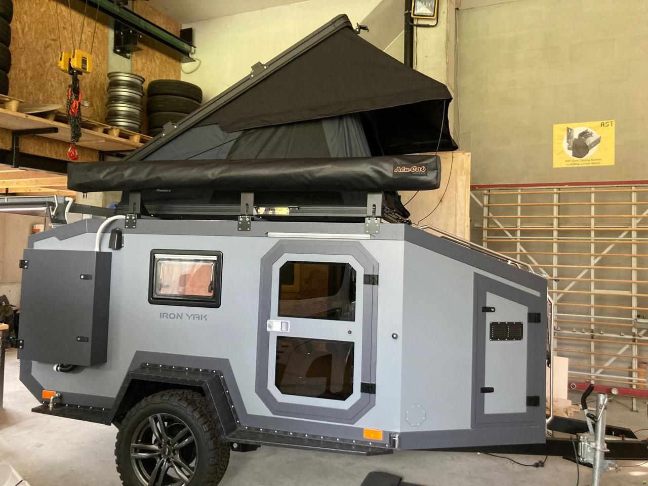 Iron Yak Off-Road mit Hartschaledachzelt