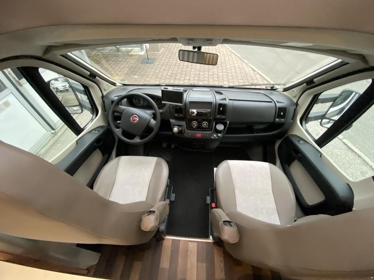 Knaus SKY Ti 700 MEG