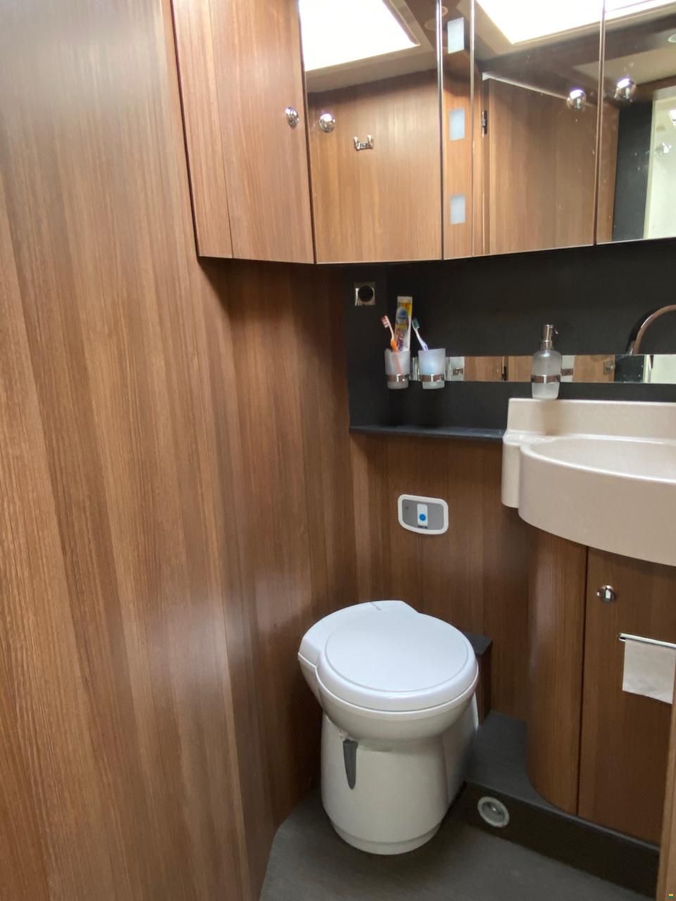 Carthago c-tourer I 145 RB LE superior