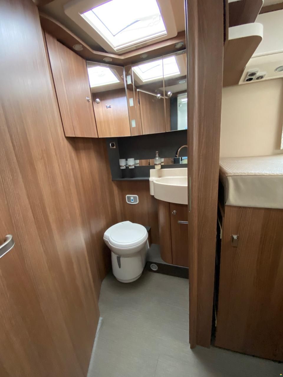 Carthago c-tourer I 145 RB LE superior