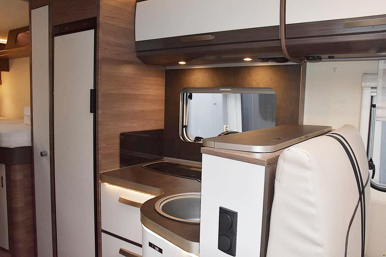 Knaus LIVE TI 700 MEG 2.3 AUTOMAT 2.3