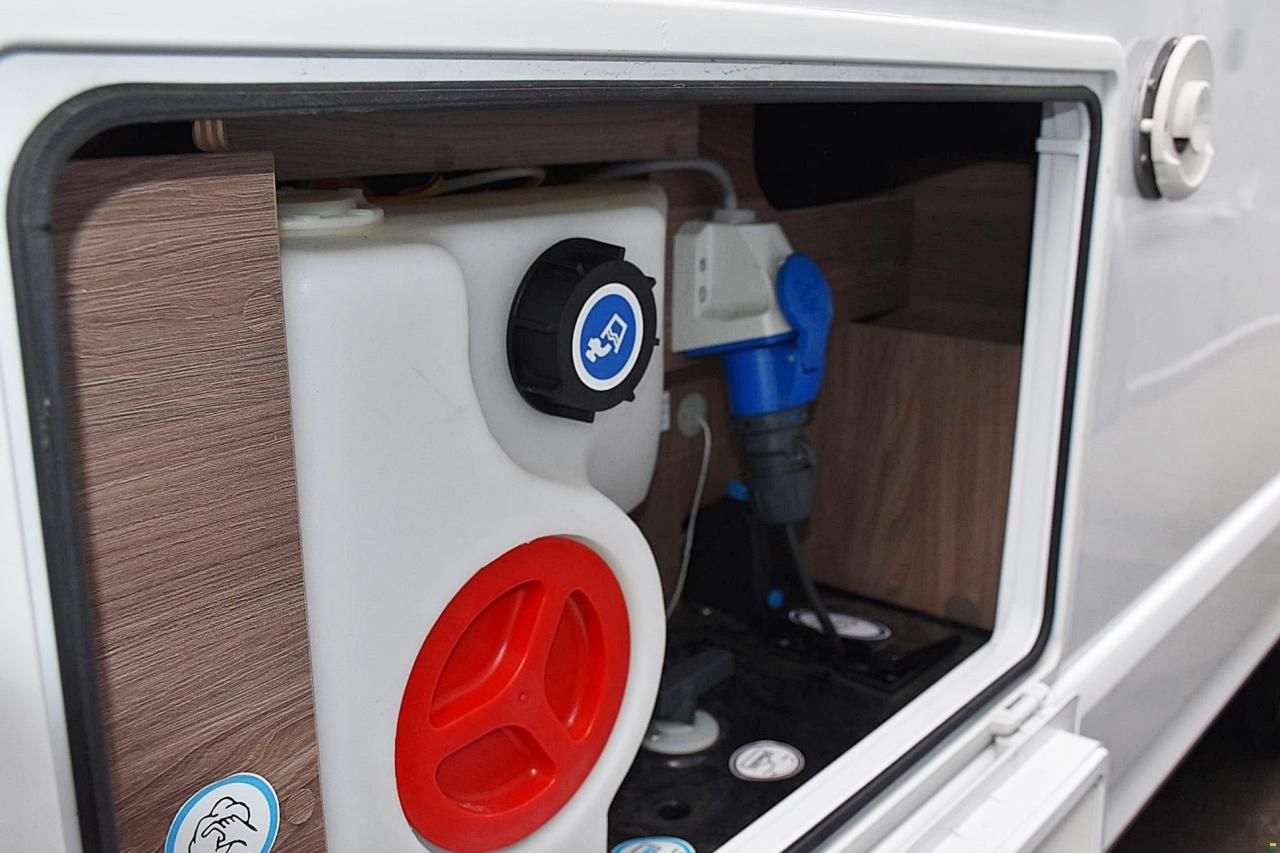Knaus LIVE TI 700 MEG 2.3 AUTOMAT 2.3