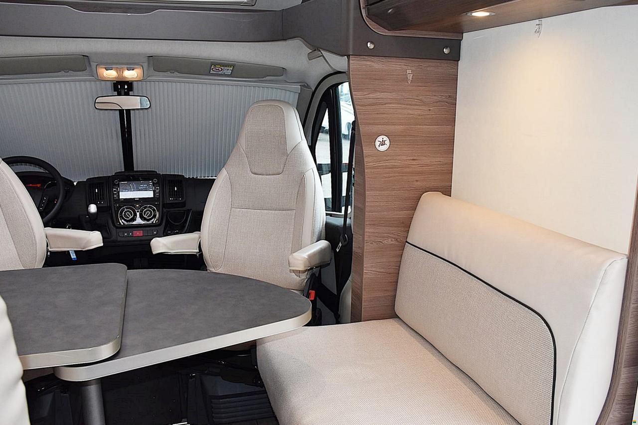 Knaus LIVE TI 700 MEG 2.3 AUTOMAT 2.3
