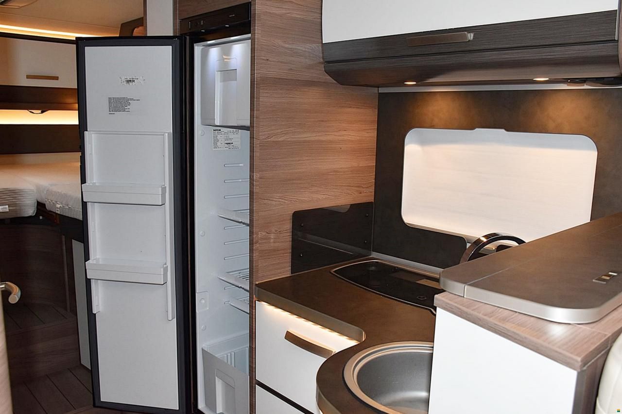 Knaus LIVE TI 700 MEG 2.3 AUTOMAT 2.3