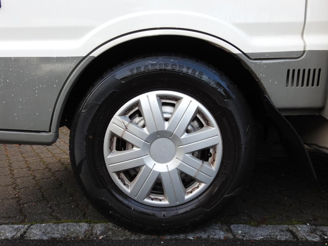 Mazda E 2000 I