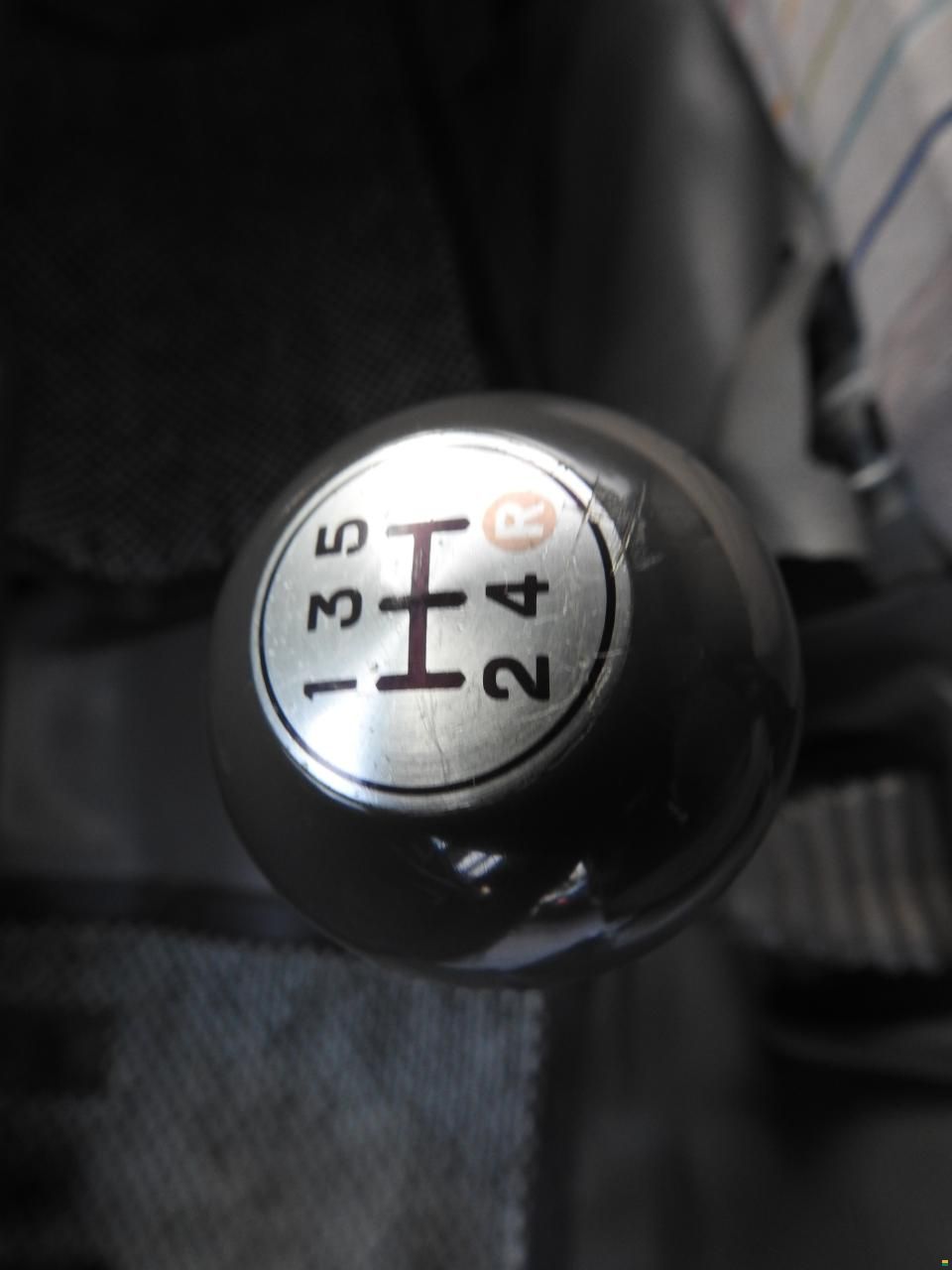 Mazda E 2000 I