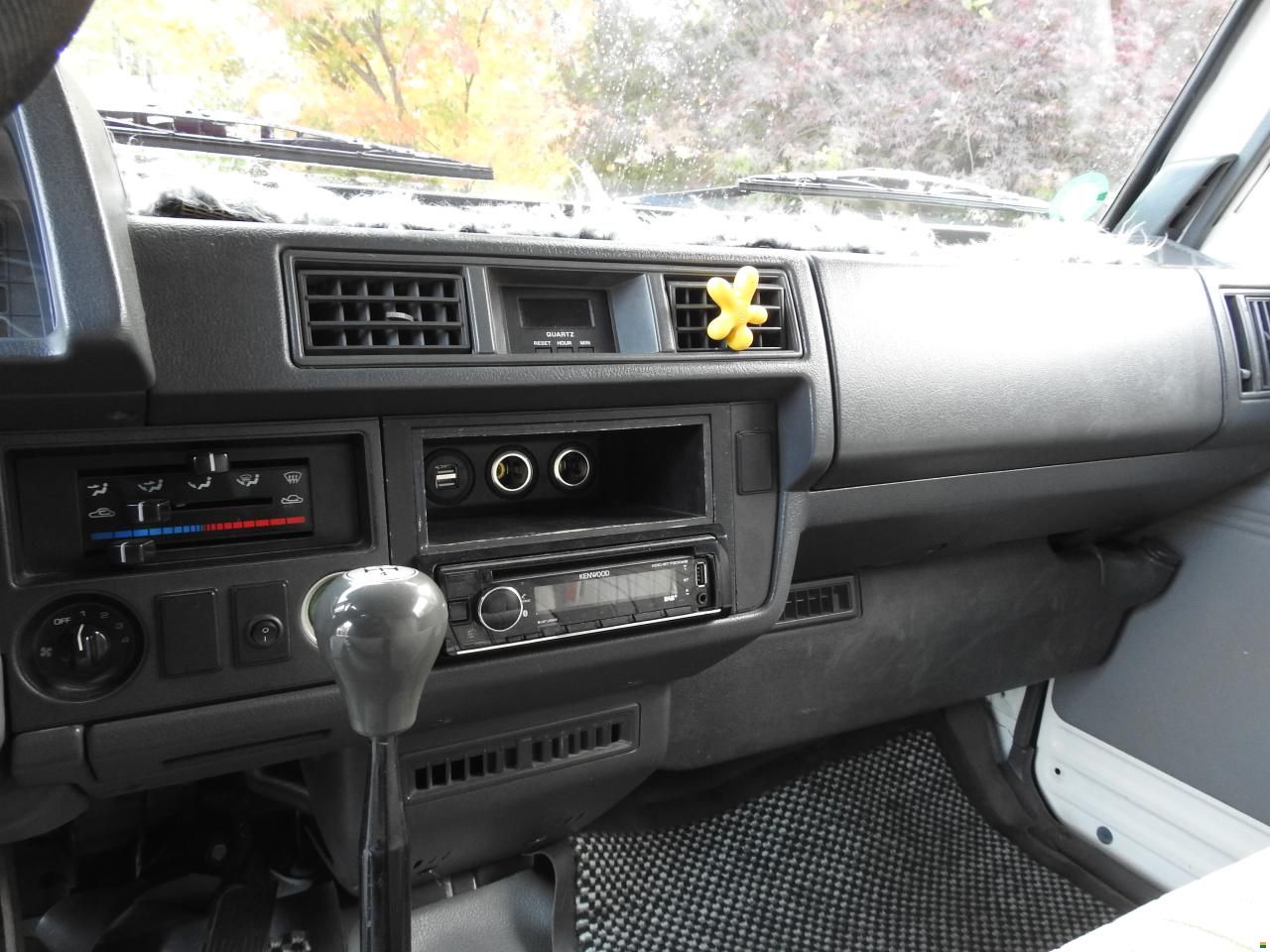 Mazda E 2000 I