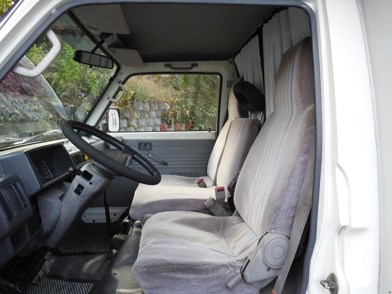 Mazda E 2000 I