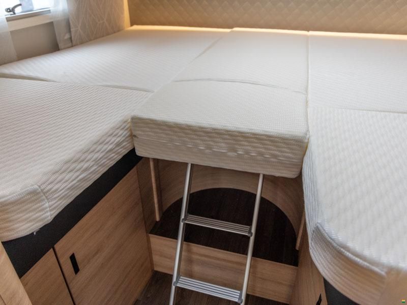 Knaus Live Wave 700 MEG Platinum Selection