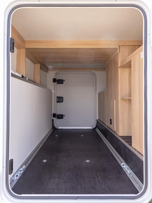 Knaus Sky TI 700 MEG Platinum Selection