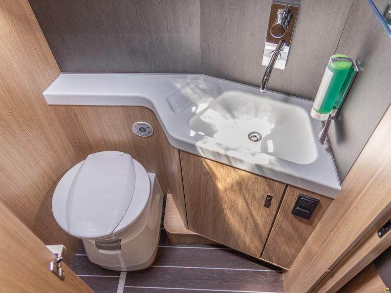 Knaus Sky TI 700 MEG Platinum Selection