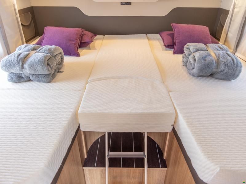 Knaus Sky TI 700 MEG Platinum Selection