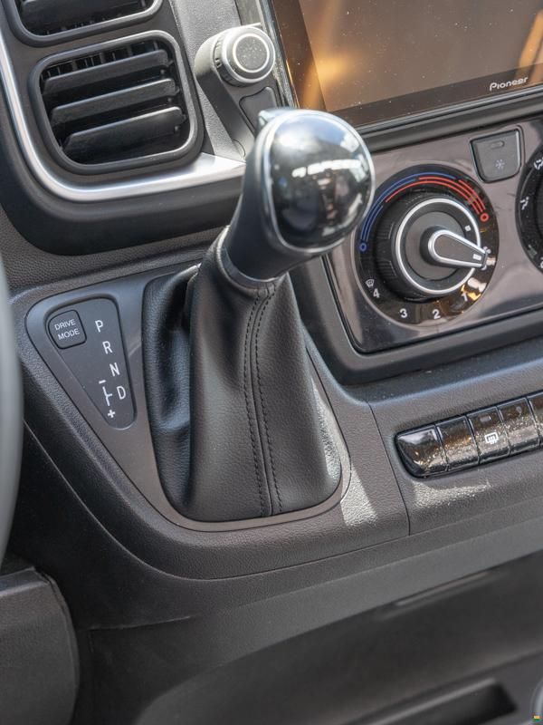 Knaus Sky TI 700 MEG Platinum Selection