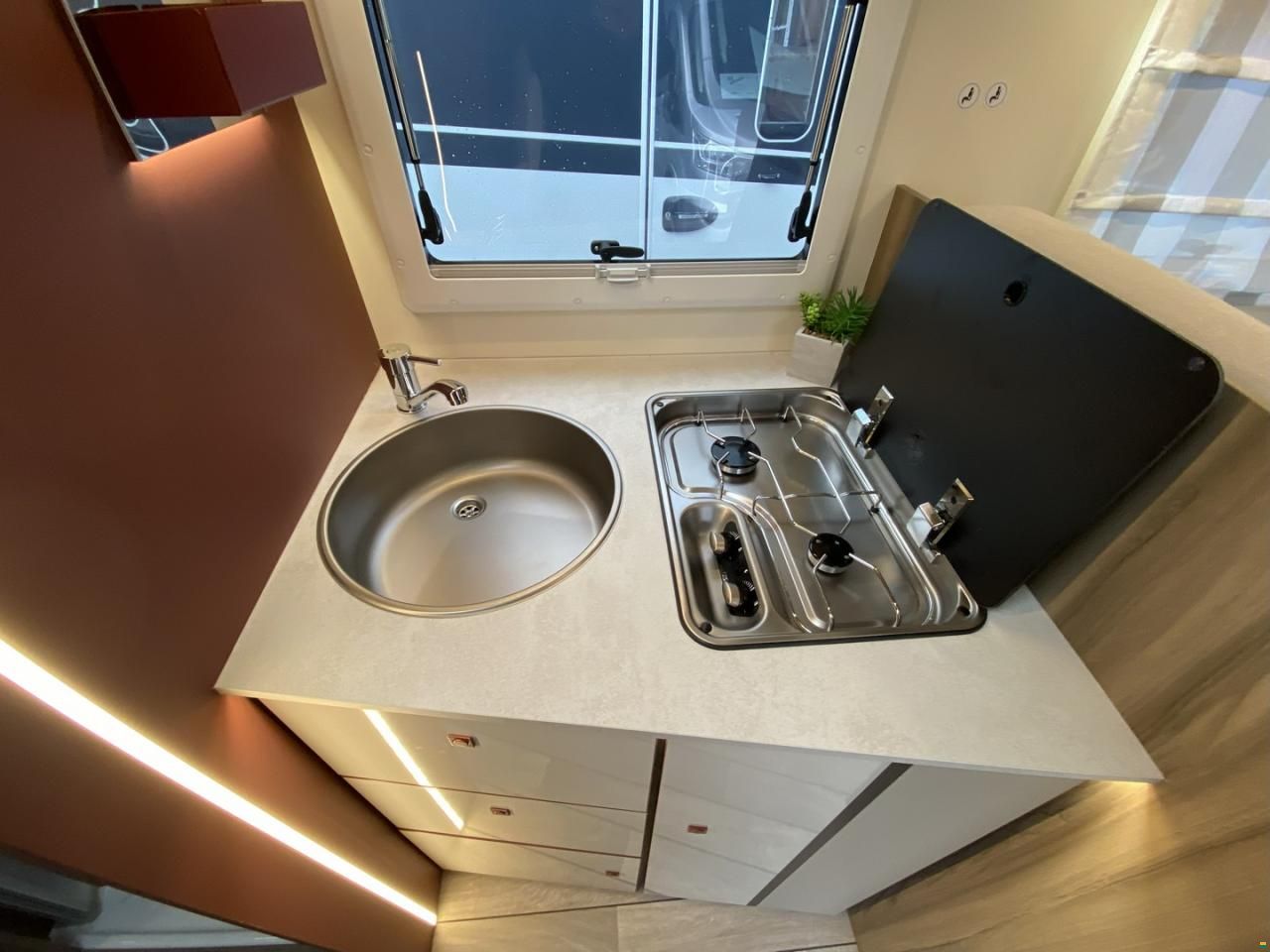 Roller Team Kronos 284 TL, Ford 2.0TDCi 165PS Autom.