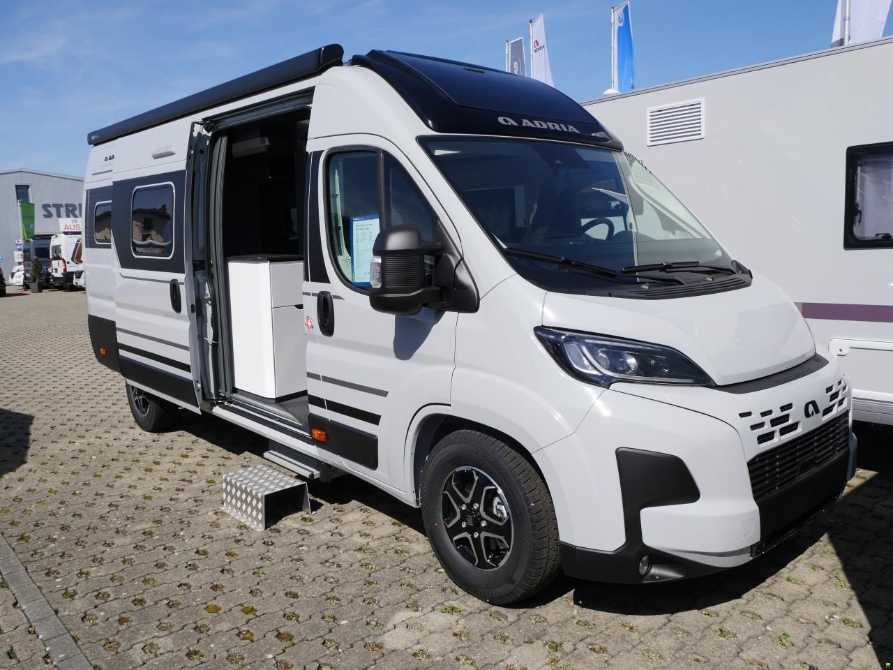 Adria Twin Supreme 640 SGX Automat