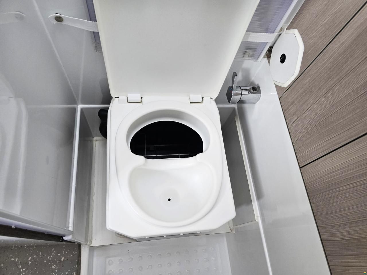 Pössl GLOBE-TRAVELLER VOYAGER Z 2,2 HDI H3