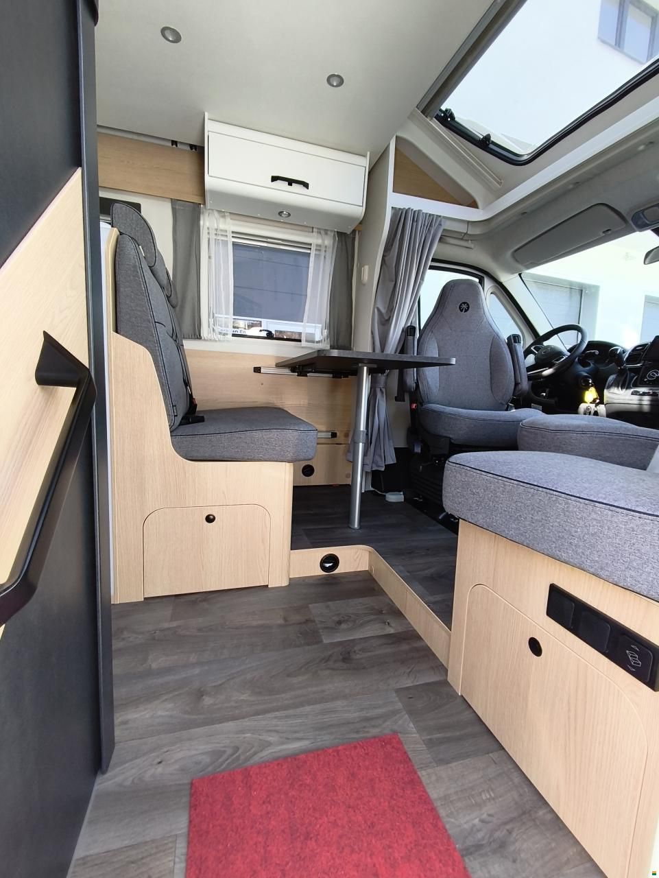 Sunlight T 67s mit Einzelbett & Hubbett, Automat!