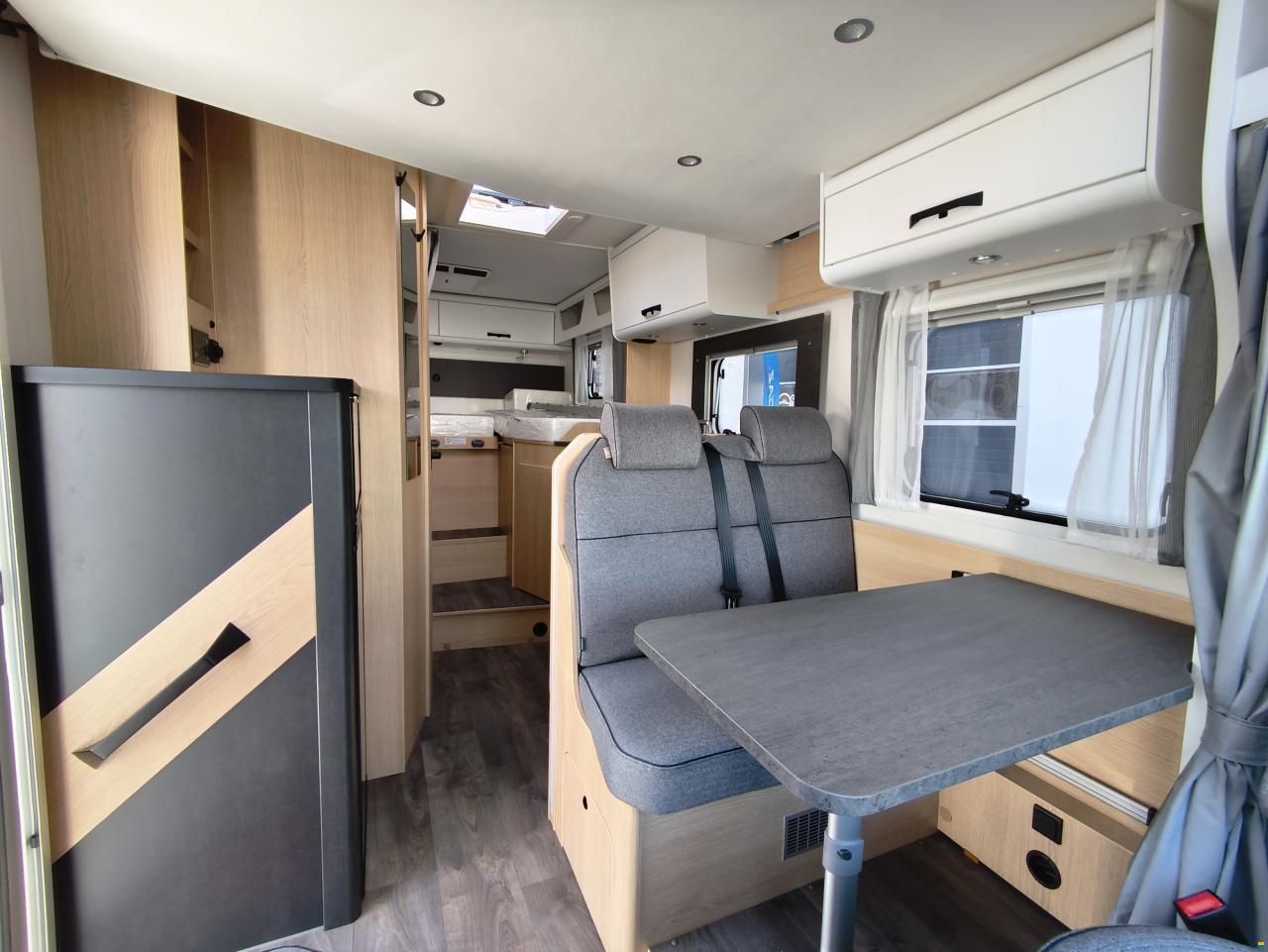 Sunlight T 67s mit Einzelbett & Hubbett, Automat!